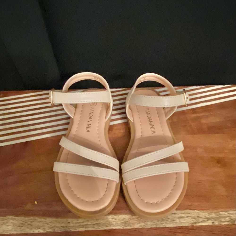 Pandaninjia toddler size 9 nude Sandle